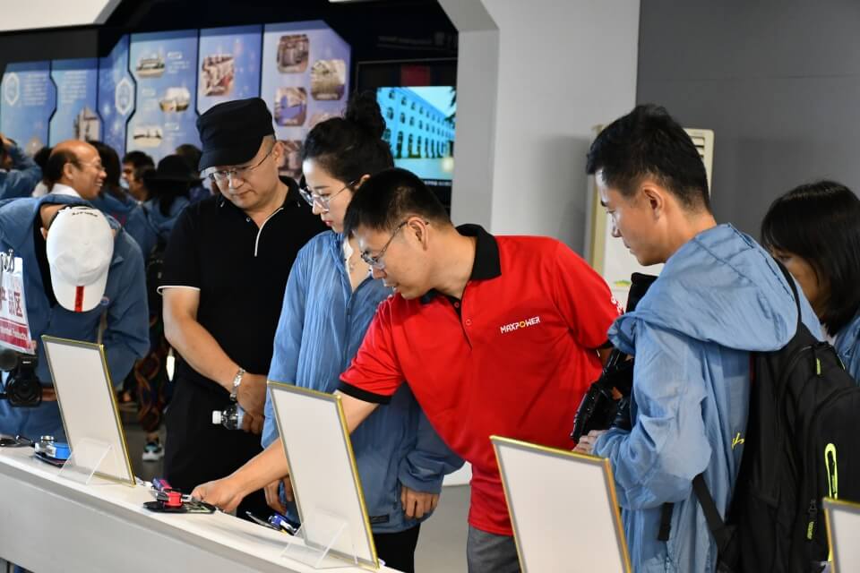 "全國百名主播、記者融媒體聯(lián)合采訪團”走進威力工具(圖3)