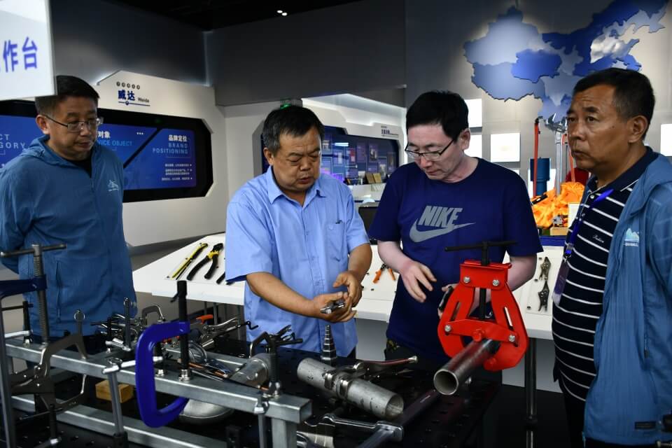 "全國百名主播、記者融媒體聯(lián)合采訪團”走進威力工具(圖5)