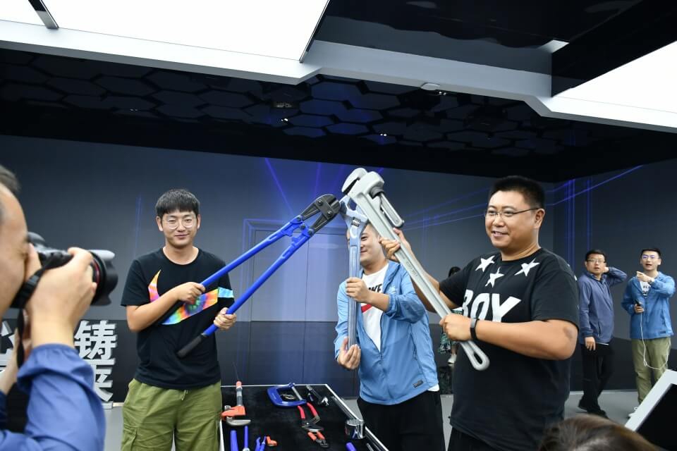 "全國百名主播、記者融媒體聯(lián)合采訪團”走進威力工具(圖7)