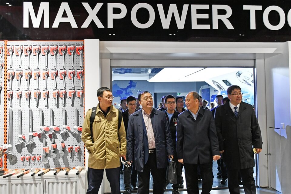 全國(guó)工具五金標(biāo)準(zhǔn)化分技術(shù)委員會(huì)換屆大會(huì)在威力集團(tuán)舉行(圖16) 全國(guó)工具五金標(biāo)準(zhǔn)化分技術(shù)委員會(huì)換屆大會(huì)在威力集團(tuán)舉行(圖16)