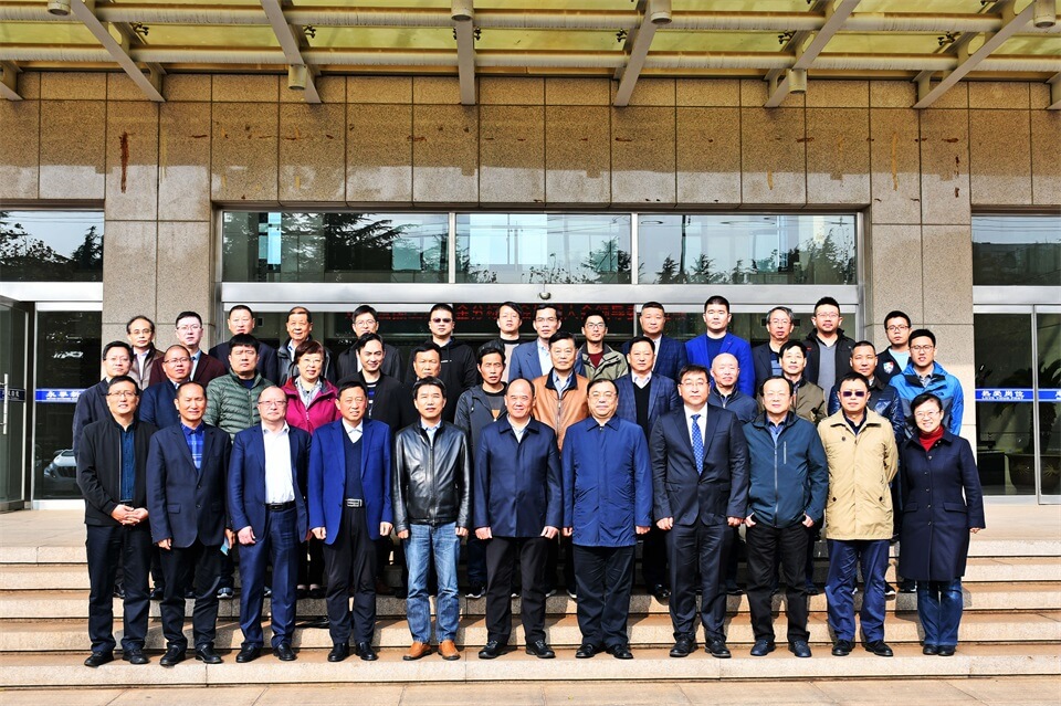 全國(guó)工具五金標(biāo)準(zhǔn)化分技術(shù)委員會(huì)換屆大會(huì)在威力集團(tuán)舉行(圖17) 全國(guó)工具五金標(biāo)準(zhǔn)化分技術(shù)委員會(huì)換屆大會(huì)在威力集團(tuán)舉行(圖17)