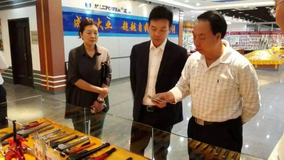 中國對外交流協(xié)會2.jpg 中企合作與國防交流委員會領(lǐng)導一行蒞臨威力工具集團調(diào)研(圖2)