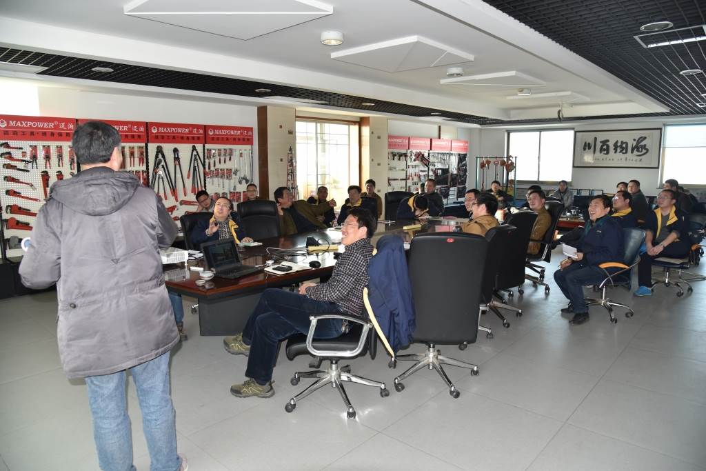 內(nèi)銷培訓會202_06.JPG 威力工具集團開展多項業(yè)務培訓(圖2)