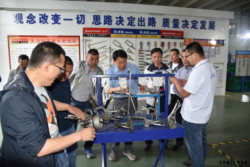 甘肅、青海優(yōu)秀經(jīng)銷商蒞臨威力集團參觀考察(圖4)