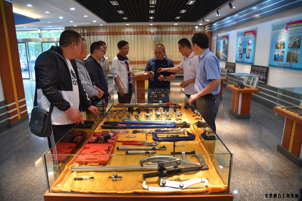 甘肅、青海優(yōu)秀經(jīng)銷商蒞臨威力集團參觀考察(圖9)