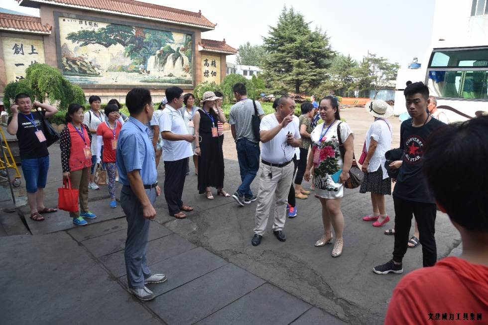 淄博參觀_01.jpg 祥鴻物資公司經(jīng)銷商參觀威力集團(tuán)(圖1)