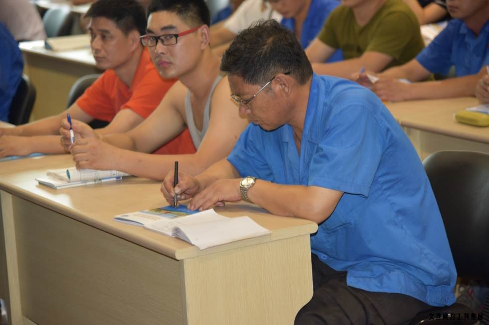 金藍領培訓典禮_08.JPG 威力工具開展職工金藍領技能培訓(圖7)