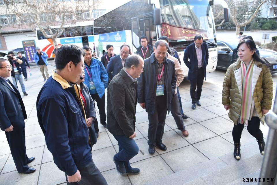 山東網(wǎng)記者采訪(fǎng)團(tuán)_01.JPG “工匠精神 山東制造”全媒體采訪(fǎng)團(tuán)蒞臨威力工具(圖2)