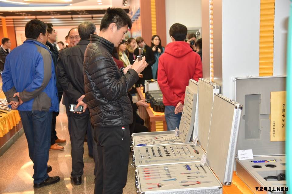 山東網(wǎng)記者采訪(fǎng)團(tuán)_12.JPG “工匠精神 山東制造”全媒體采訪(fǎng)團(tuán)蒞臨威力工具(圖9)