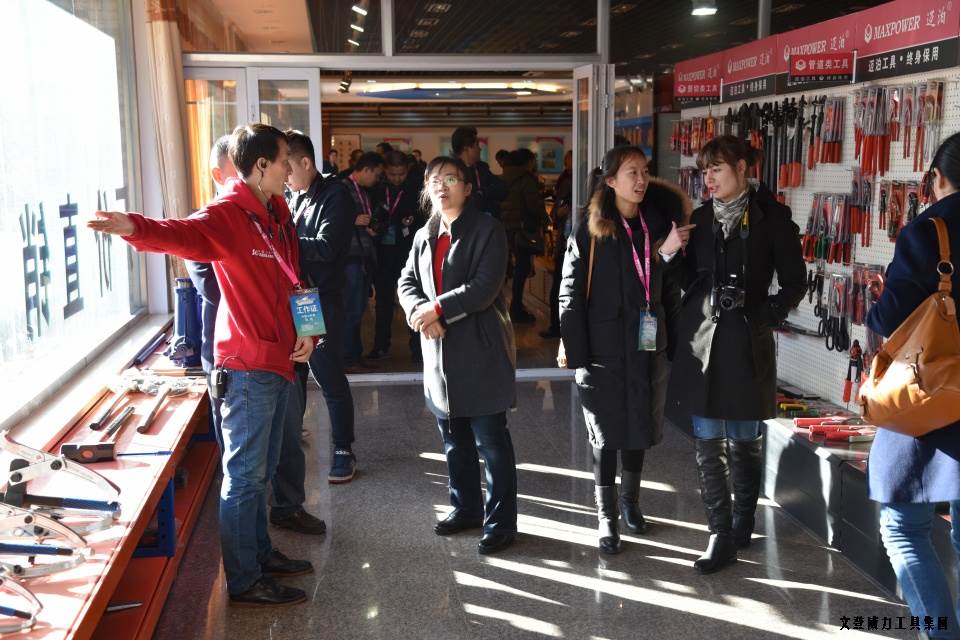 山東網(wǎng)記者采訪(fǎng)團(tuán)_13.JPG “工匠精神 山東制造”全媒體采訪(fǎng)團(tuán)蒞臨威力工具(圖10)