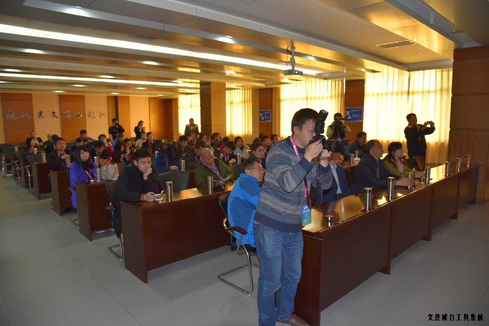 山東網(wǎng)記者采訪(fǎng)團(tuán)_17.JPG “工匠精神 山東制造”全媒體采訪(fǎng)團(tuán)蒞臨威力工具(圖14)