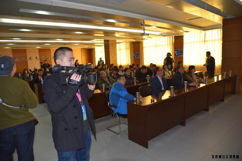 山東網(wǎng)記者采訪(fǎng)團(tuán)_18.JPG “工匠精神 山東制造”全媒體采訪(fǎng)團(tuán)蒞臨威力工具(圖15)