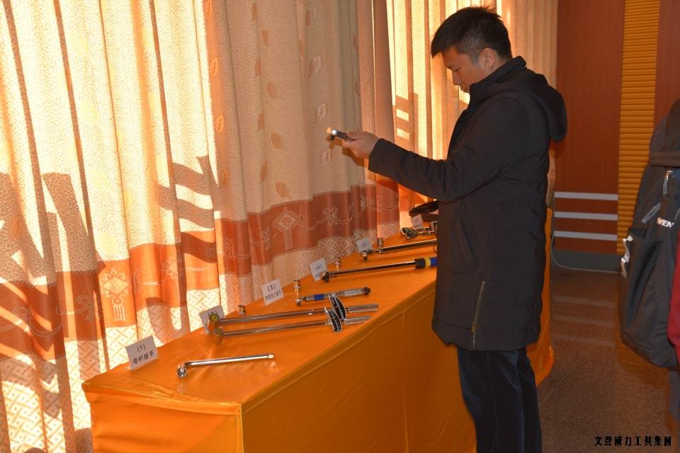 山東網(wǎng)記者采訪(fǎng)團(tuán)_05.JPG “工匠精神 山東制造”全媒體采訪(fǎng)團(tuán)蒞臨威力工具(圖18)