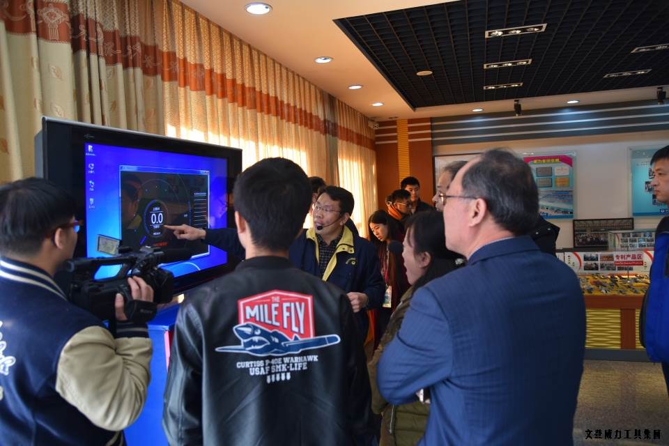 山東網(wǎng)記者采訪(fǎng)團(tuán)_06.JPG “工匠精神 山東制造”全媒體采訪(fǎng)團(tuán)蒞臨威力工具(圖19)