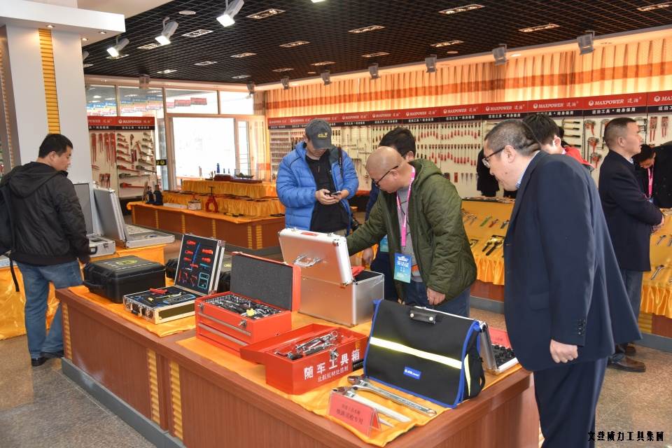 山東網(wǎng)記者采訪(fǎng)團(tuán)_07.JPG “工匠精神 山東制造”全媒體采訪(fǎng)團(tuán)蒞臨威力工具(圖20)